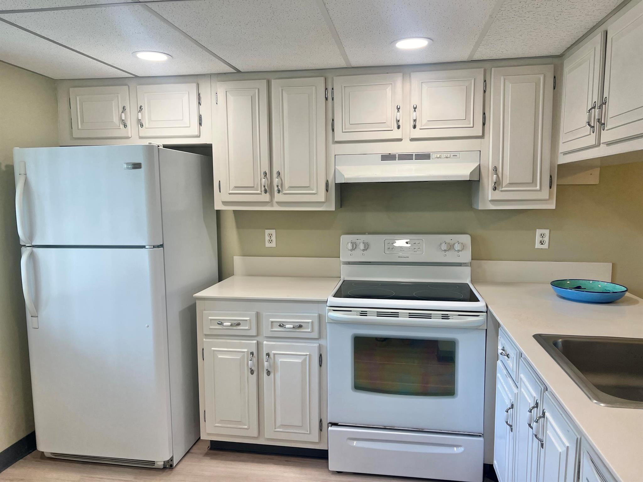 MARTINIQUE VILLAGE I COND - Residential Lease