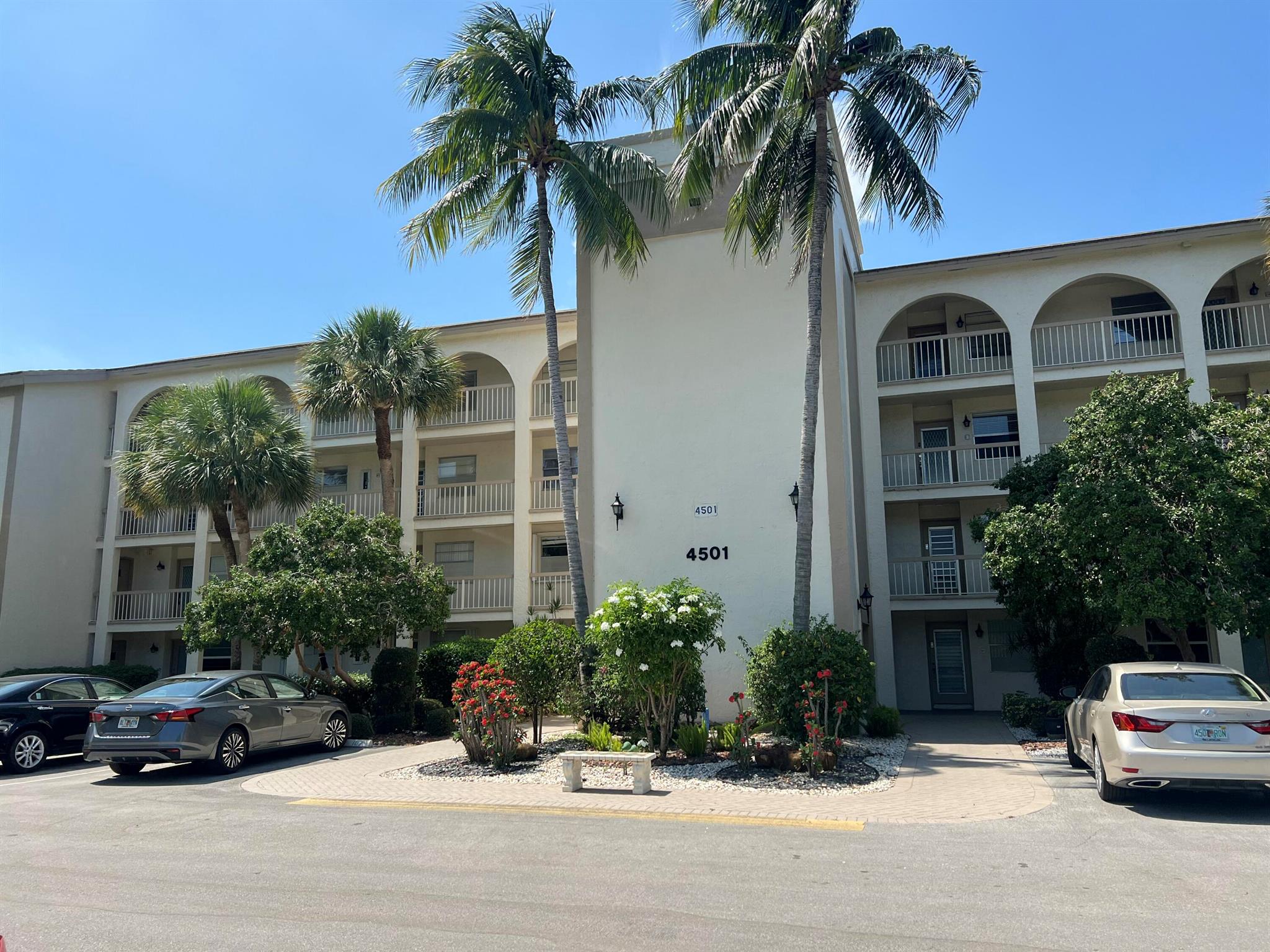 COZY 2/2 PROPERTY JUST UPDATED WITH LAMINATE FLOORS - NO CARPET - FRESHLY PAINTED THROUGHOUT. NEWER KITCHEN AND MASTER BATH CEILINGS/LIGHTING. ENCLOSED BALCONY /SUN ROOM. THE UNIT IS STEPS AWAY FROM A COMMUNITY ''SATELLITE'' POOL. LOTS OF EXCELLENT AMENITIES IN A GREAT GOLF COMMUNITY. EXTRA STORAGE AREA IN BUILDING.