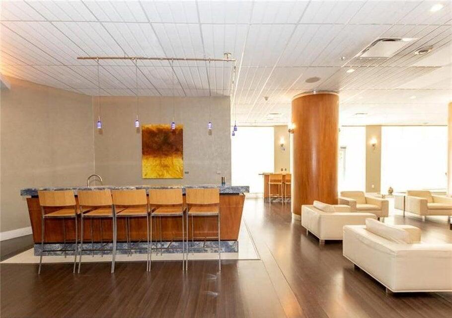 RESIDENCES ON HOLLYWOOD B - Residential Lease