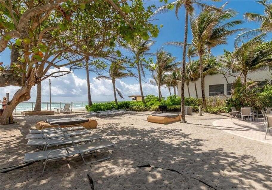 RESIDENCES ON HOLLYWOOD B - Residential Lease