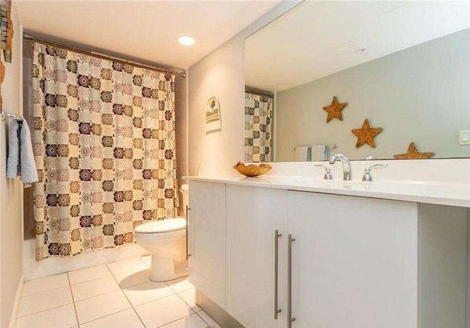 RESIDENCES ON HOLLYWOOD B - Residential Lease