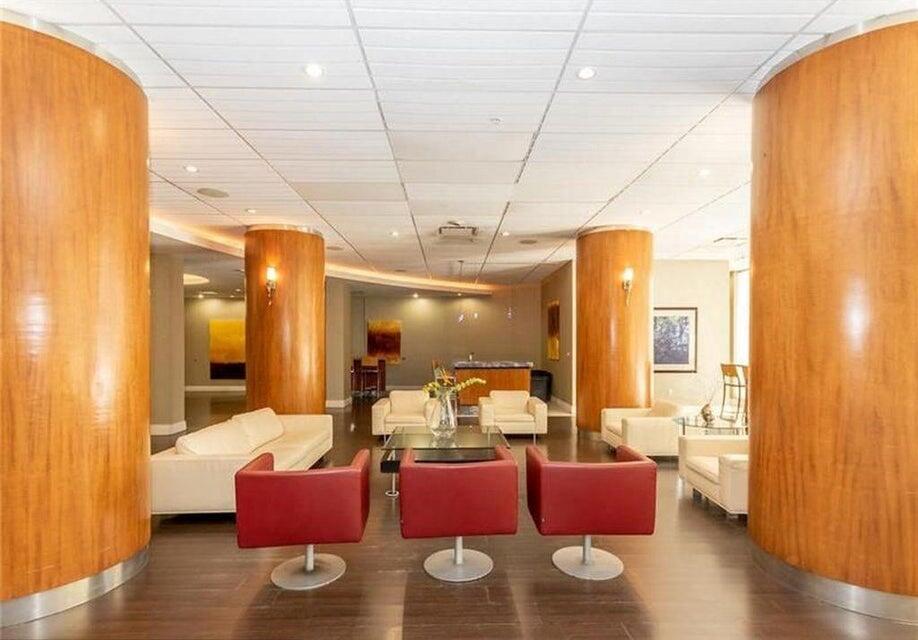 RESIDENCES ON HOLLYWOOD B - Residential Lease