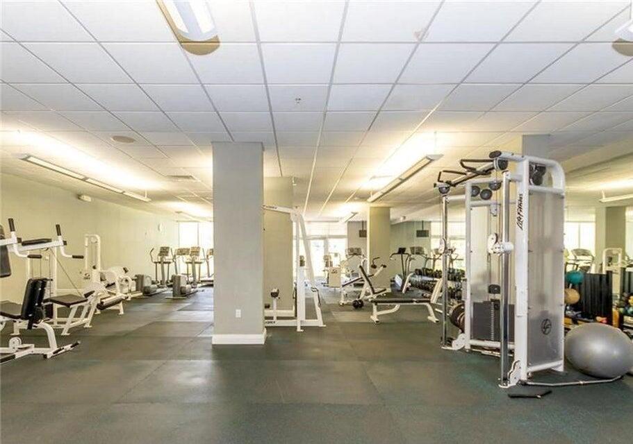 RESIDENCES ON HOLLYWOOD B - Residential Lease