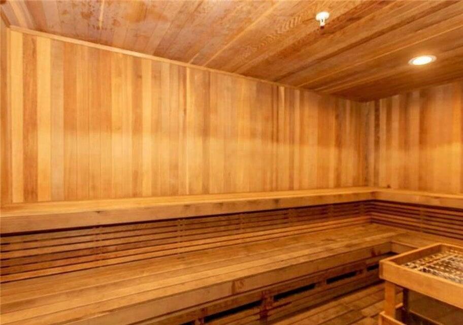 RESIDENCES ON HOLLYWOOD B - Residential Lease