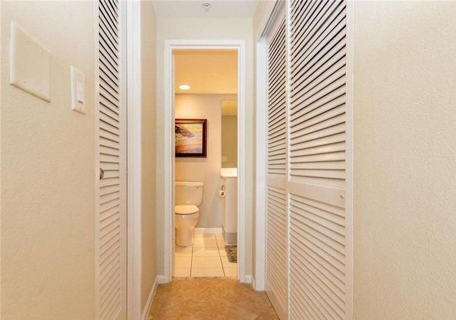 RESIDENCES ON HOLLYWOOD B - Residential Lease