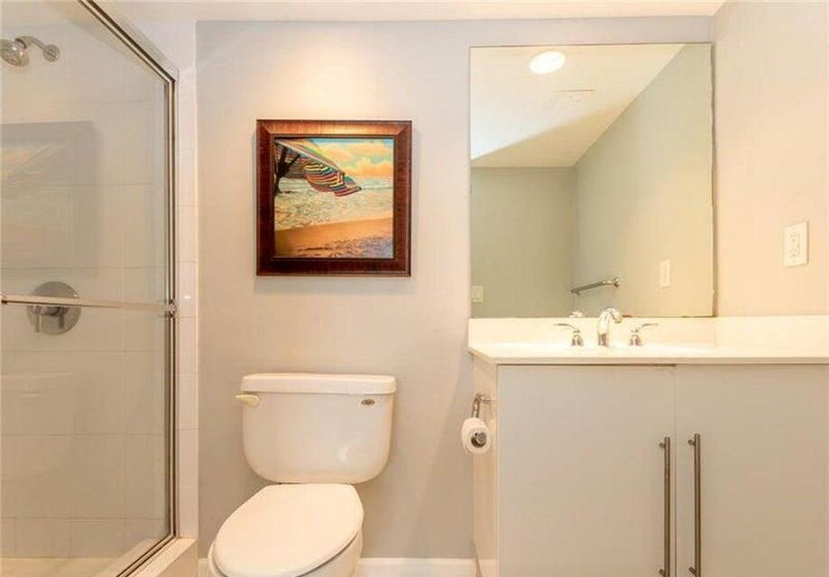 RESIDENCES ON HOLLYWOOD B - Residential Lease