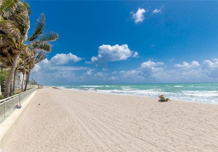 RESIDENCES ON HOLLYWOOD B - Residential Lease