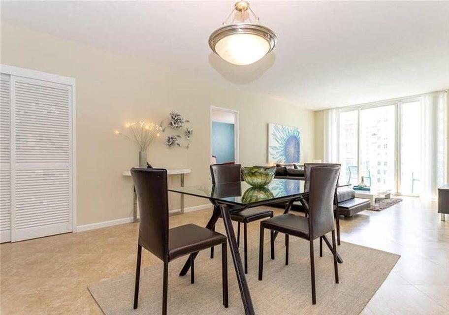 RESIDENCES ON HOLLYWOOD B - Residential Lease