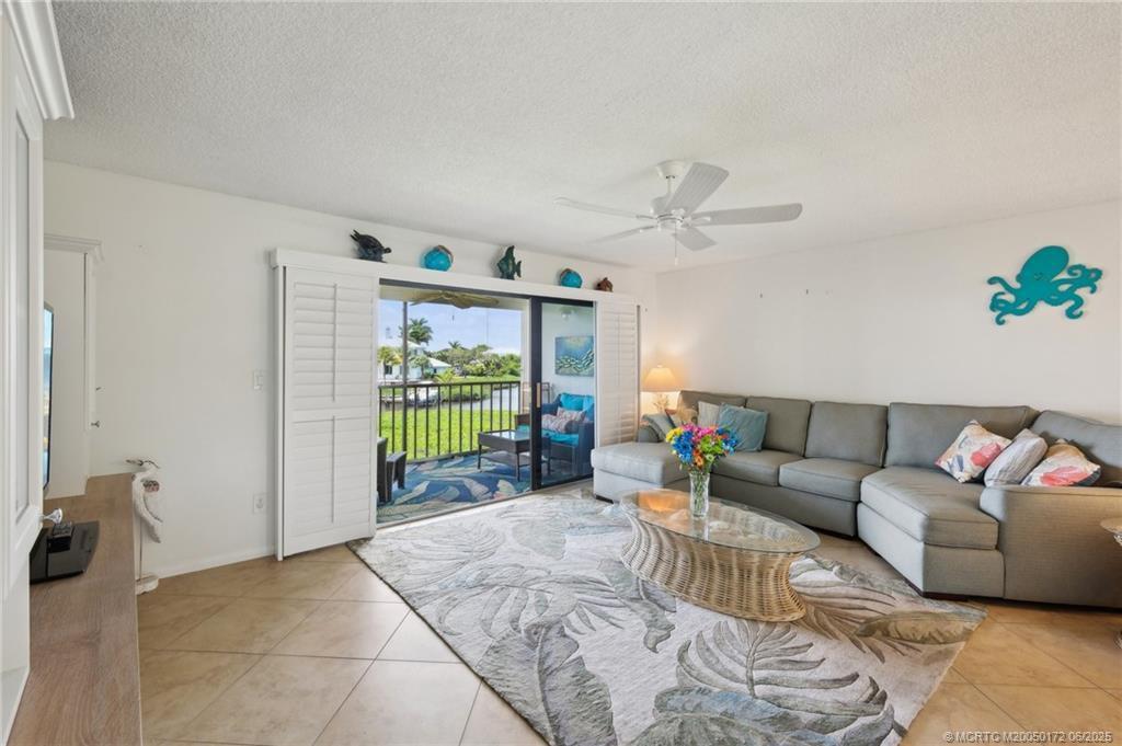 2104 NW 22nd Avenue 120, Stuart, FL, 34994/$410,000 4 2104 NW 22nd Avenue 120