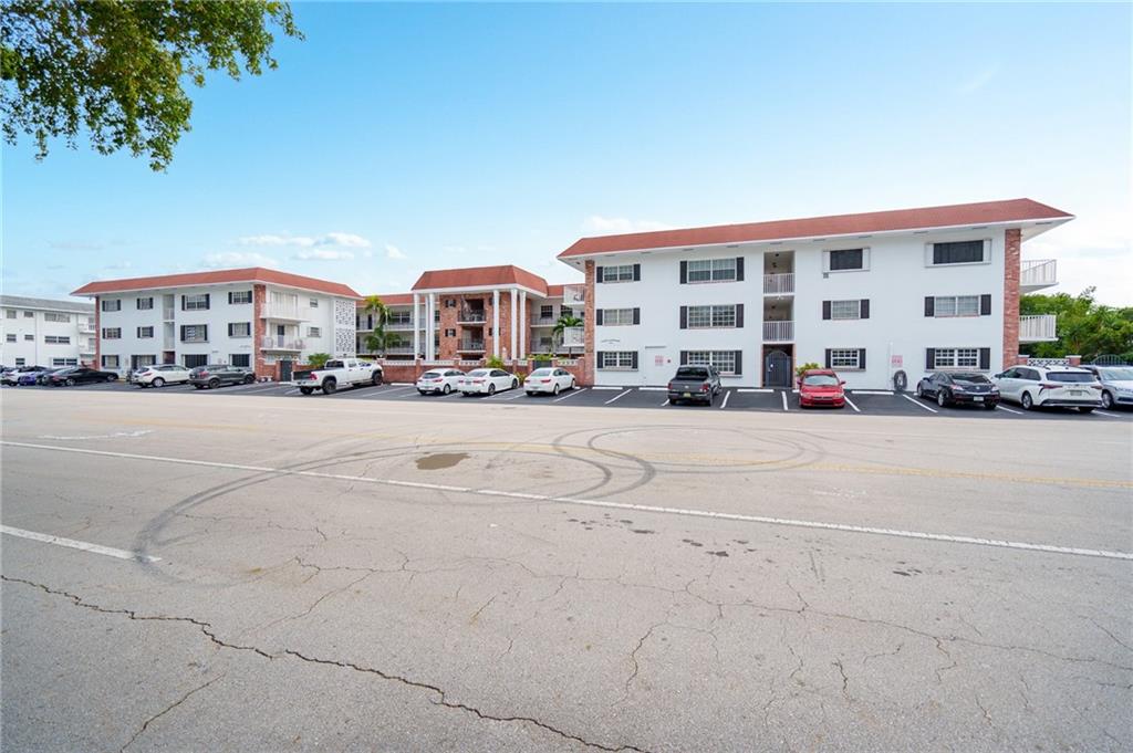 Colonial Manor West - Residential