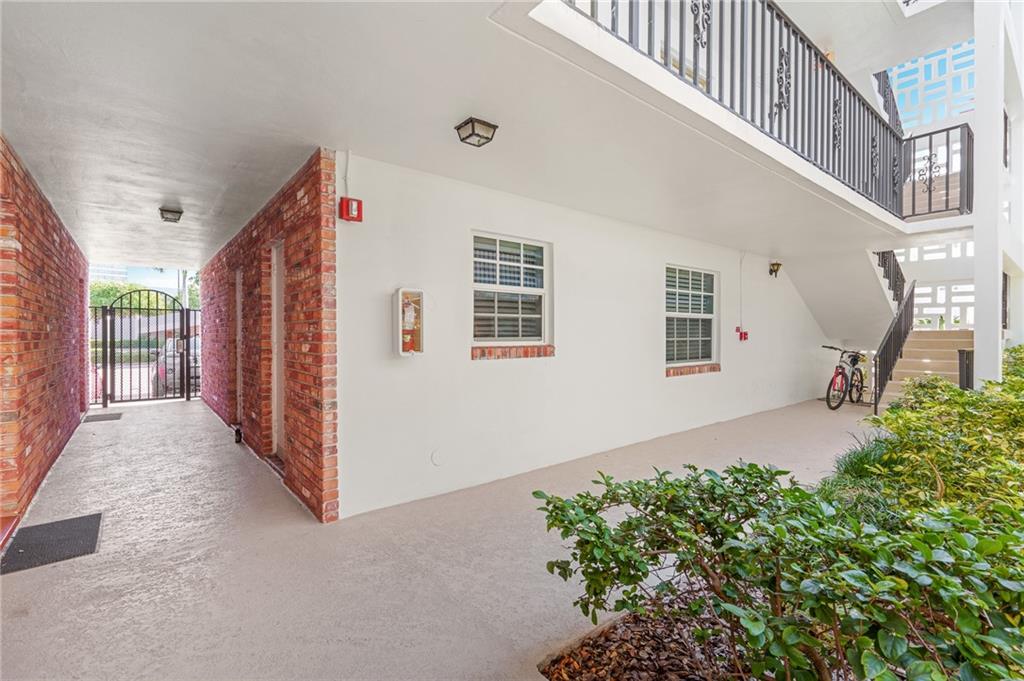 Colonial Manor West - Residential