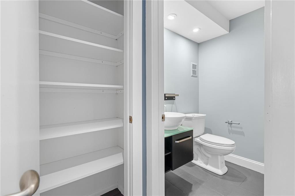 Colonial Manor West - Residential