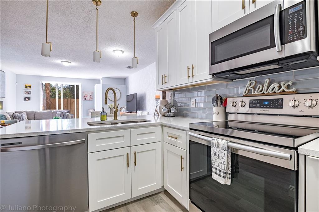 VICTORIA ISLES - Residential