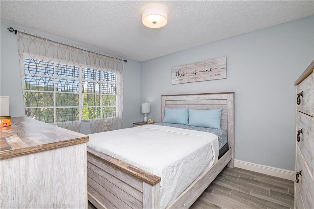 VICTORIA ISLES - Residential