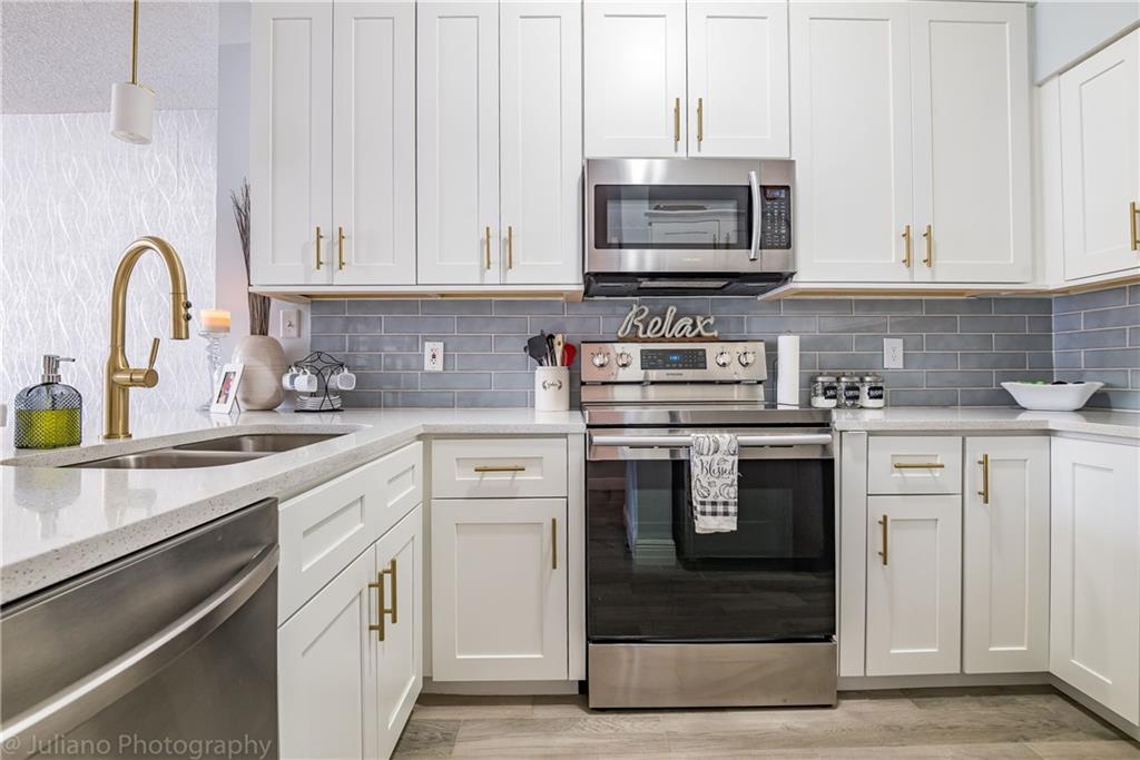 VICTORIA ISLES - Residential