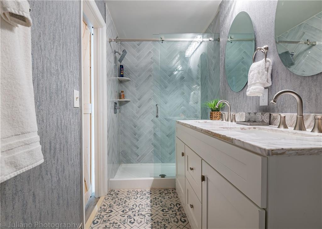 VICTORIA ISLES - Residential