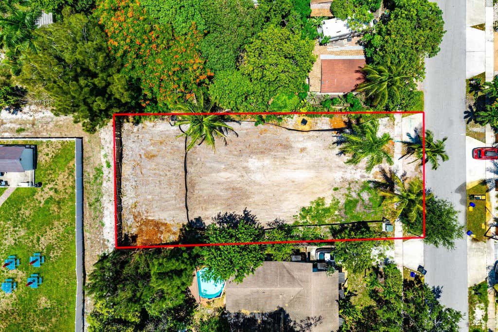 Photo of 814 SE 2nd Avenue, Delray Beach, FL 33483 (MLS # B26064073)