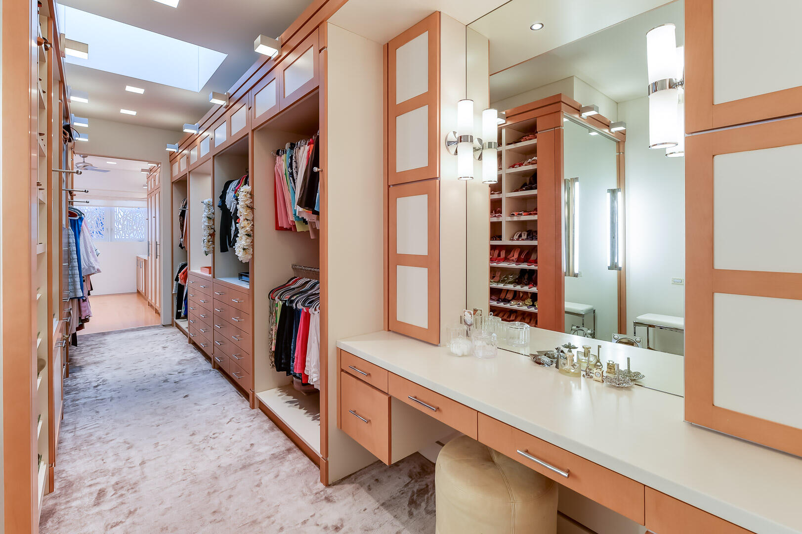 RESIDENCES AT SLOANS CURVE - Residential