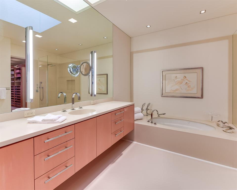 RESIDENCES AT SLOANS CURVE - Residential