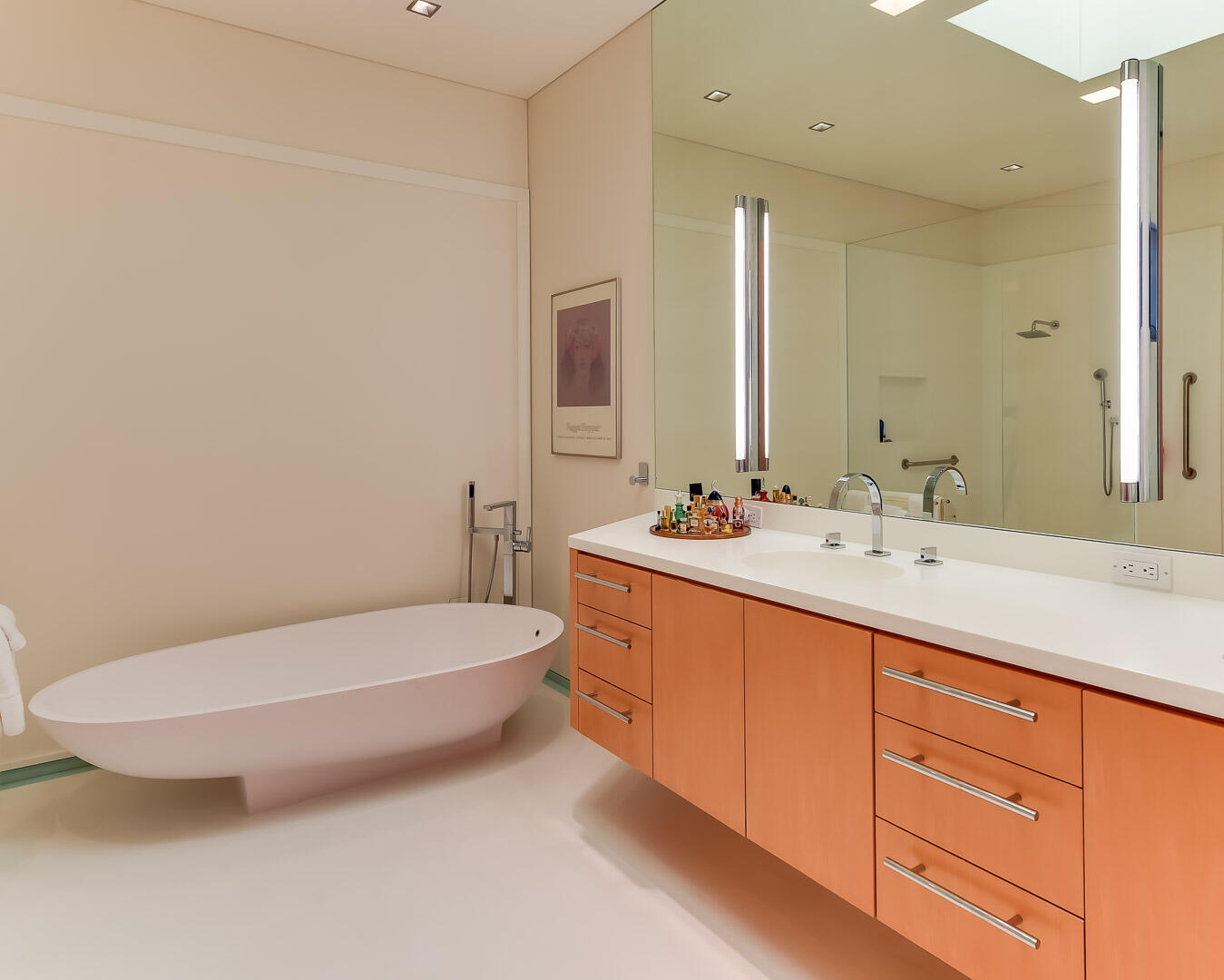 RESIDENCES AT SLOANS CURVE - Residential