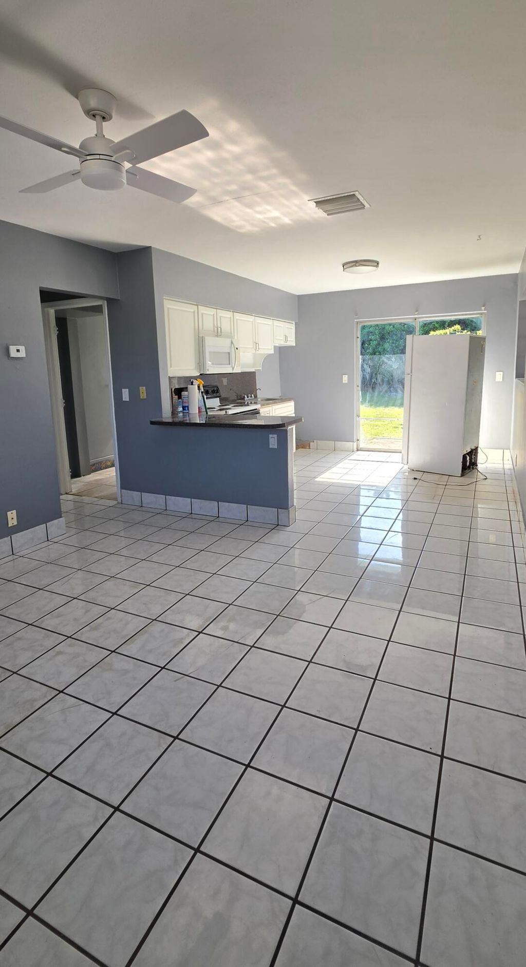 Photo of 8531 Sunset Drive, Palm Beach Gardens, FL 33410 (MLS # B26016174)