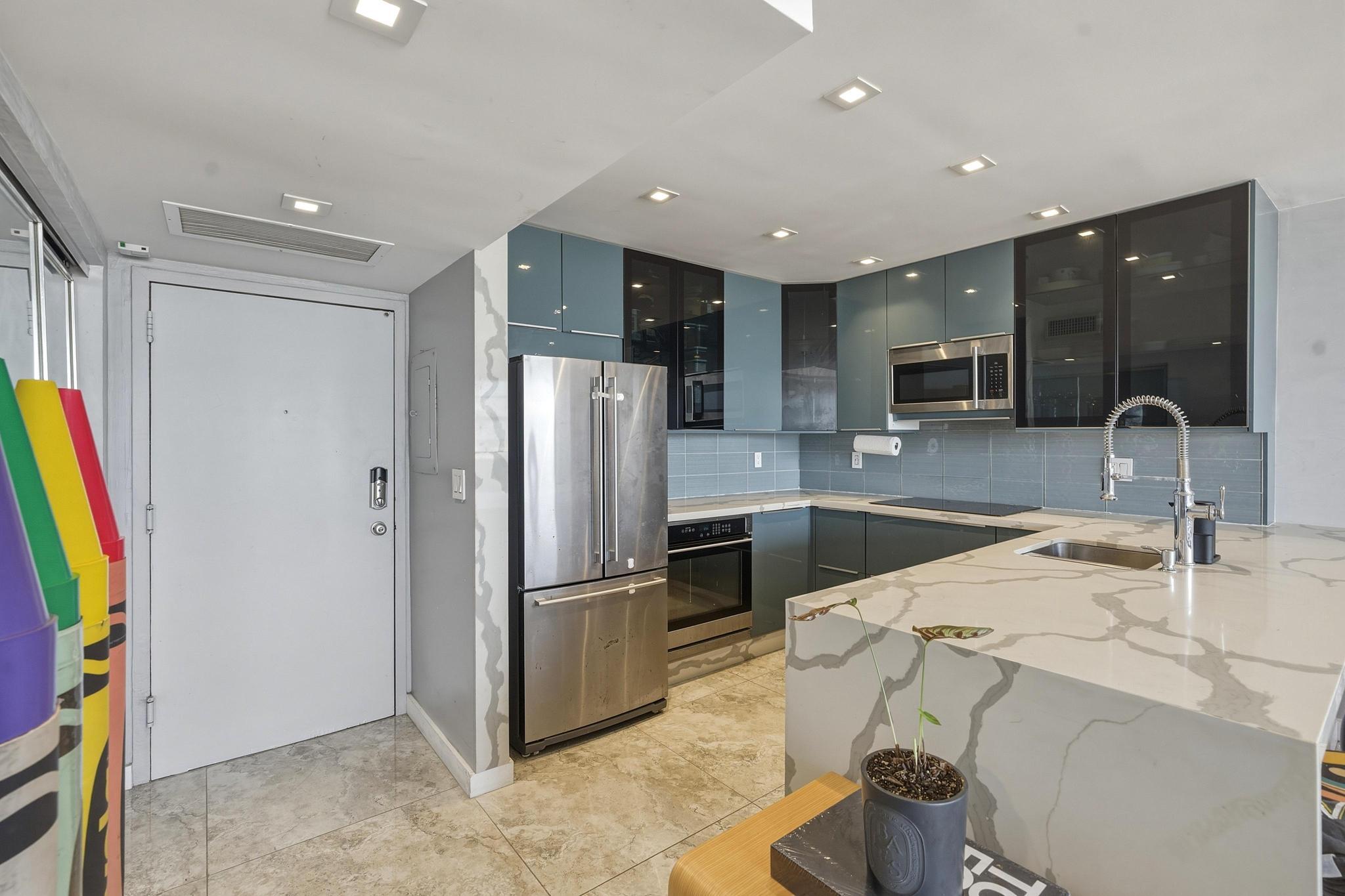 BAYVIEW TOWERS CONDO SOUTH BLDG - Residential Lease