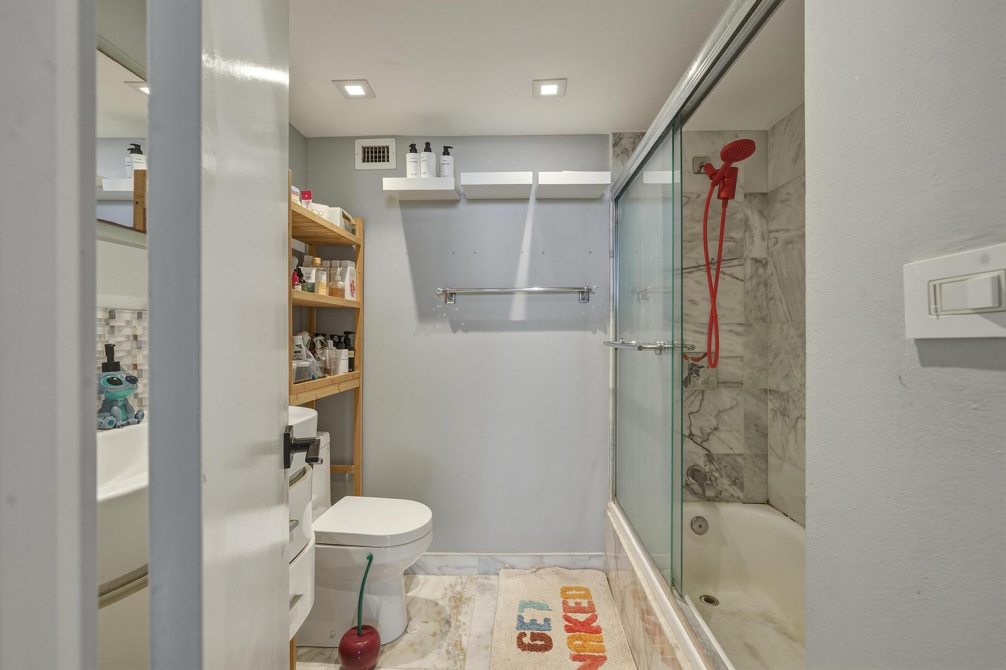 BAYVIEW TOWERS CONDO SOUTH BLDG - Residential Lease