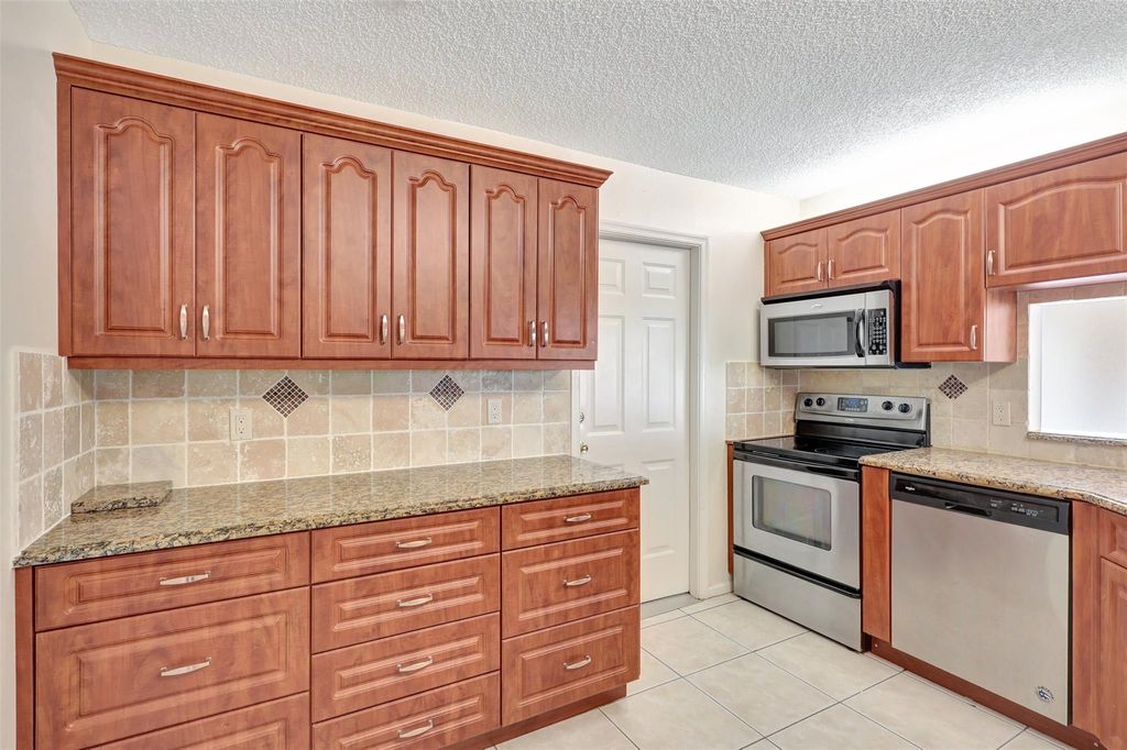 Photo of 23 Via De Casas Sur #103, Boynton Beach, FL 33426 (MLS # F10430297)