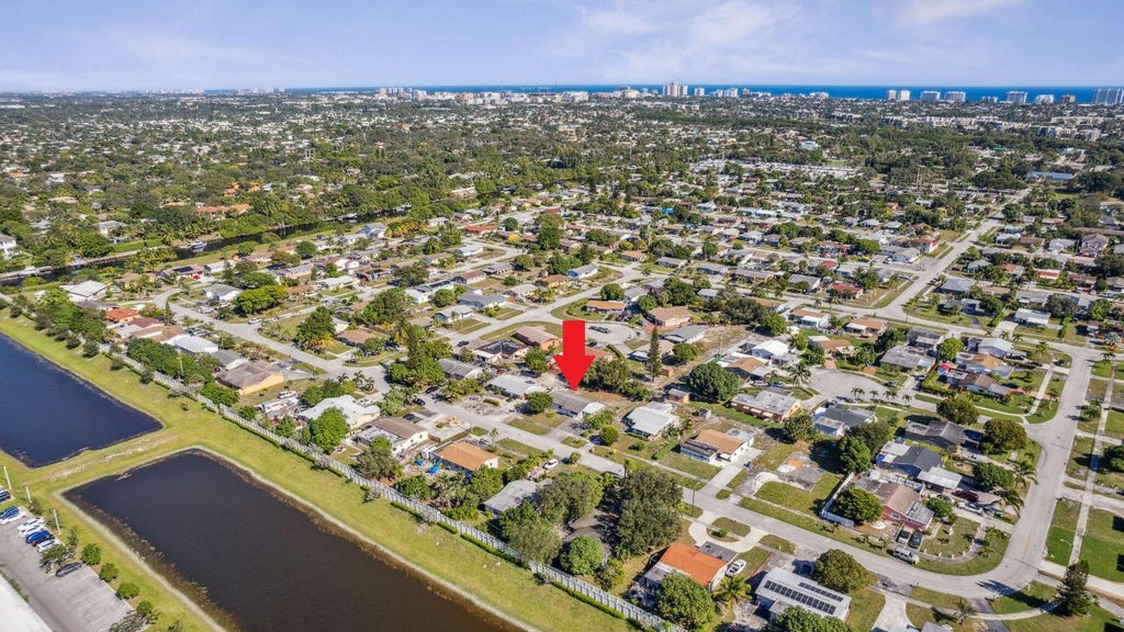 Photo of 514 NW 3rd Way, Deerfield Beach, FL 33441 (MLS # R10955111)