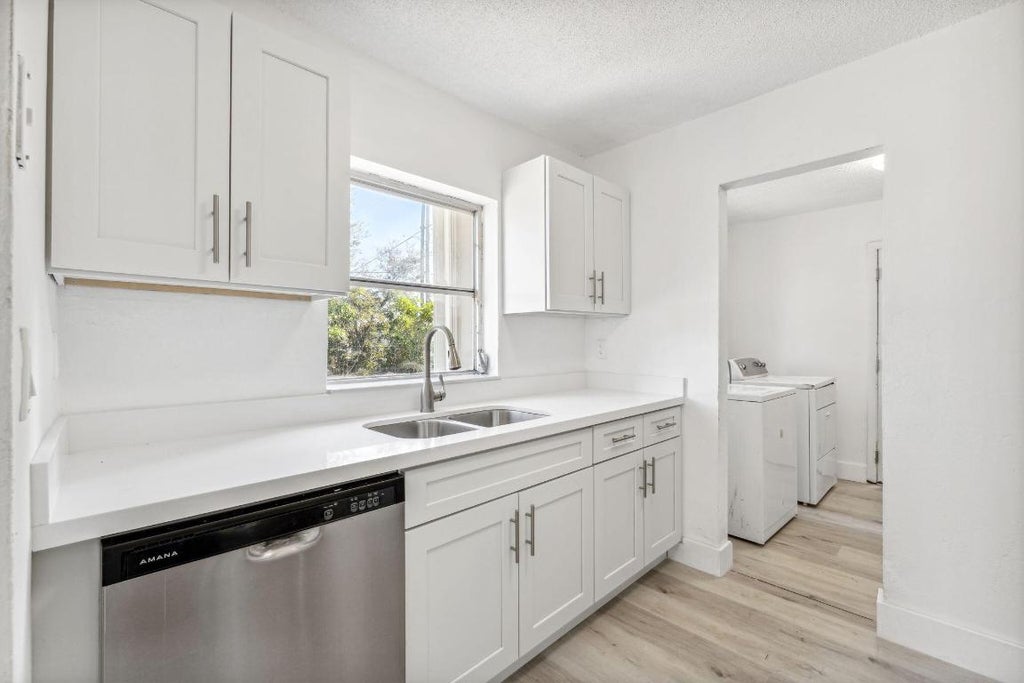 Photo of 514 NW 3rd Way, Deerfield Beach, FL 33441 (MLS # R10955111)