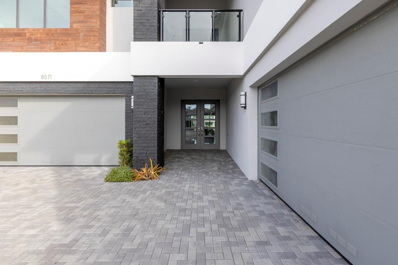 8571 Shoreacres Street