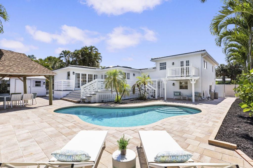 Photo of 1330 NE 4th Avenue, Boca Raton, FL 33432 (MLS # R11142278)