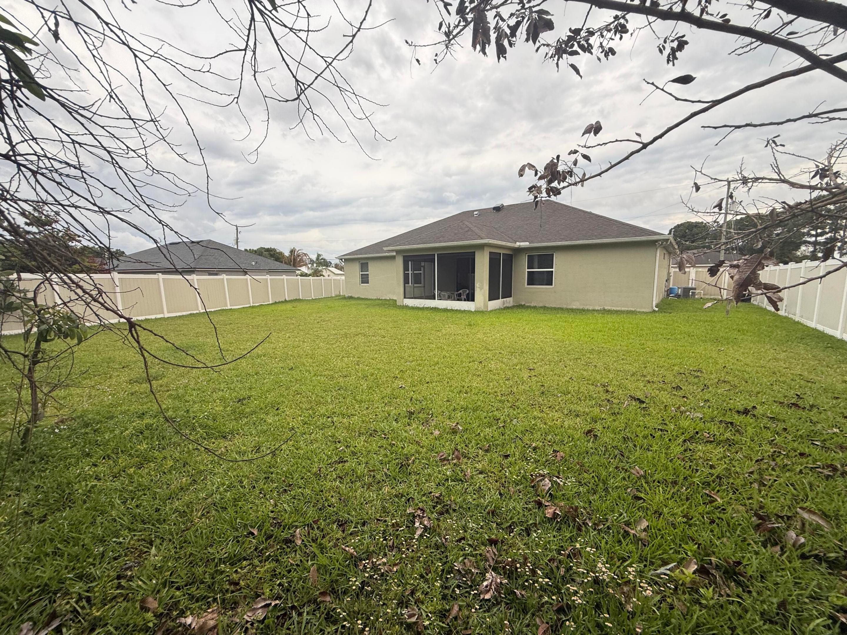 PORT ST LUCIE SECTION 48 1ST REPLAT - Residential