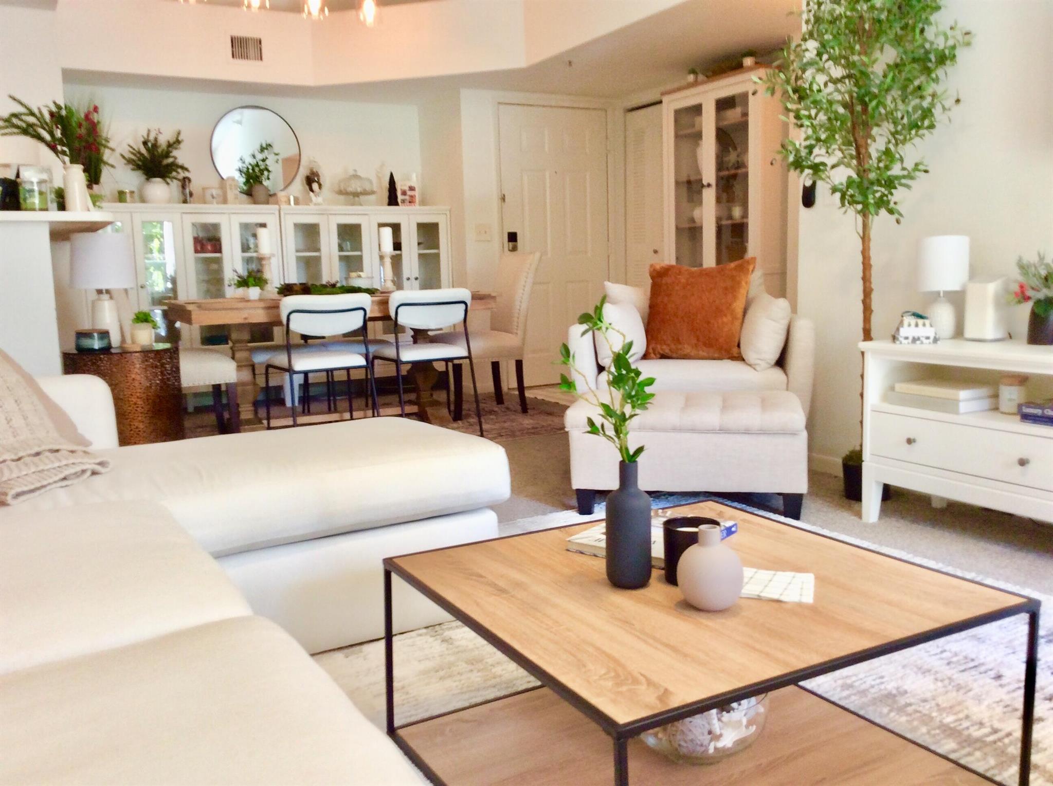 YACHT CLUB ON THE INTRACO - Residential Lease