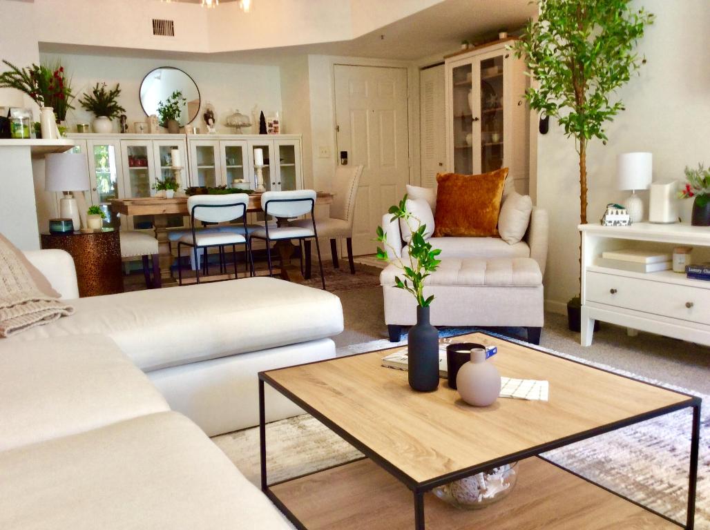 YACHT CLUB ON THE INTRACOASTAL - Residential Lease