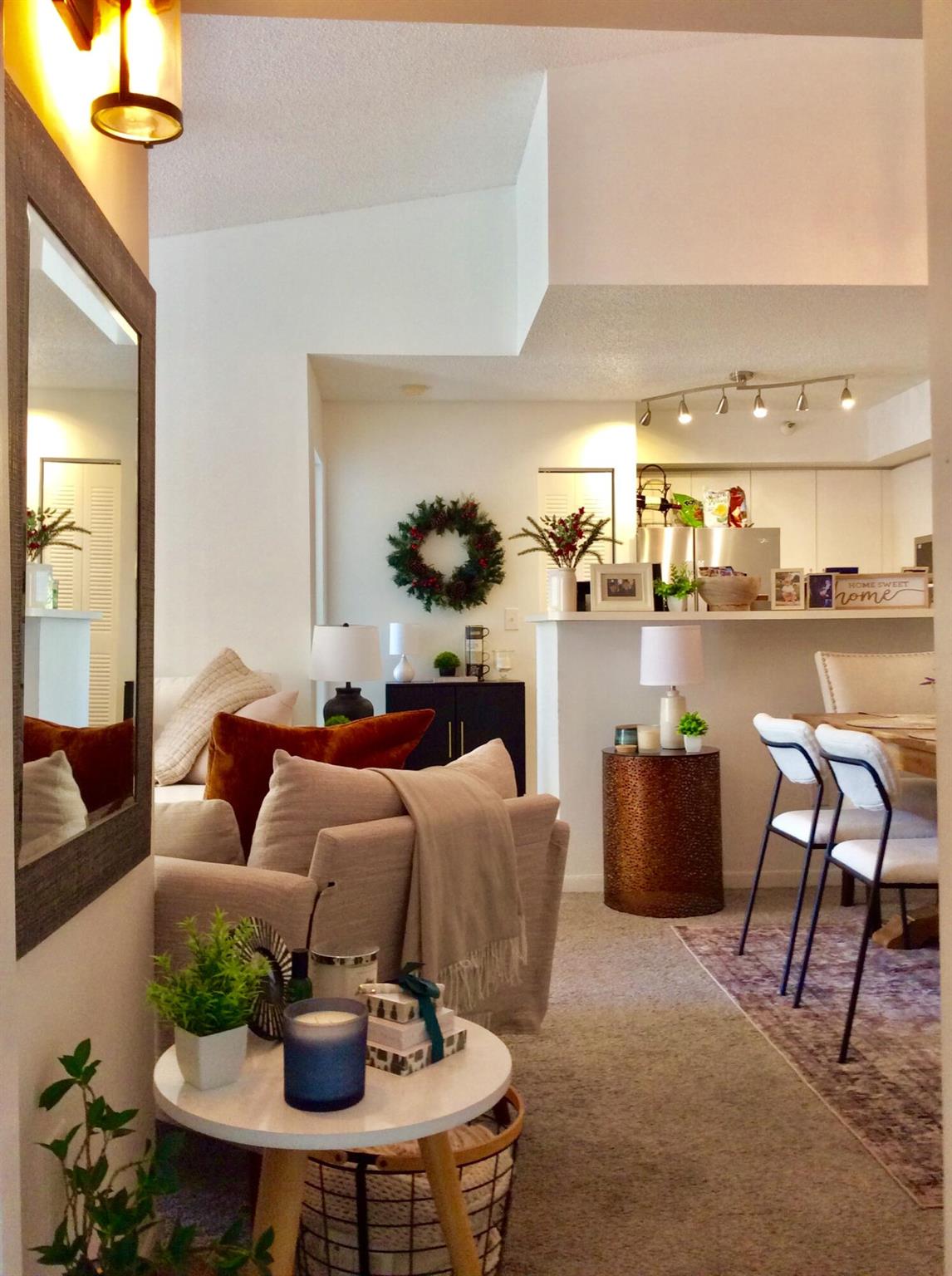 YACHT CLUB ON THE INTRACO - Residential Lease