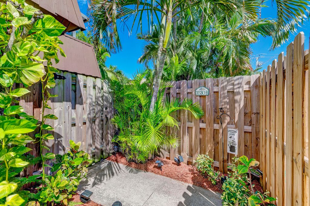 Photo of 3530 E Gardens East Drive E #B, Palm Beach Gardens, FL 33410 (MLS # R11141289)