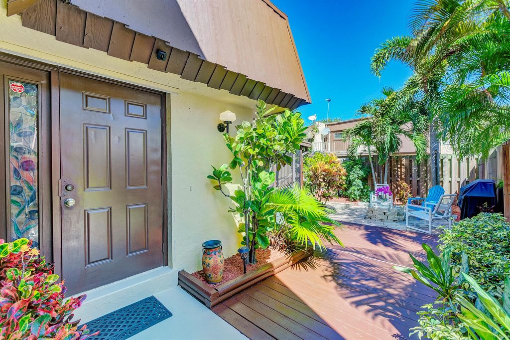 Photo of 3530 E Gardens East Drive E #B, Palm Beach Gardens, FL 33410 (MLS # R11141289)