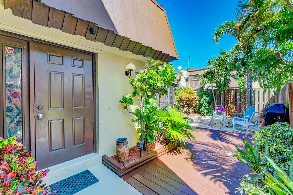 Photo of 3530 E Gardens East Drive E #B, Palm Beach Gardens, FL 33410 (MLS # R11141289)