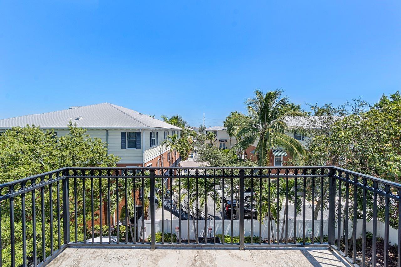 PARKTOWN OF WILTON MANORS - Residential