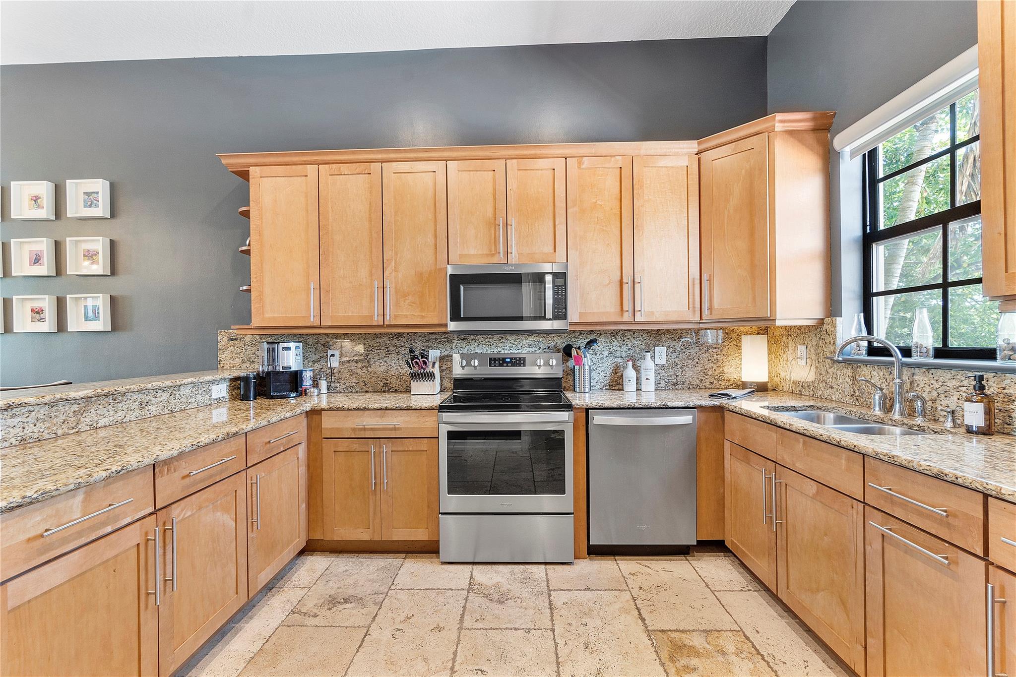 PARKTOWN OF WILTON MANORS - Residential