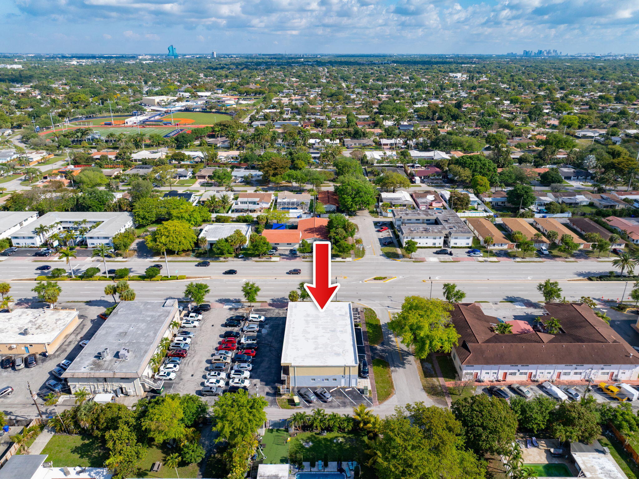 Main image without alt text