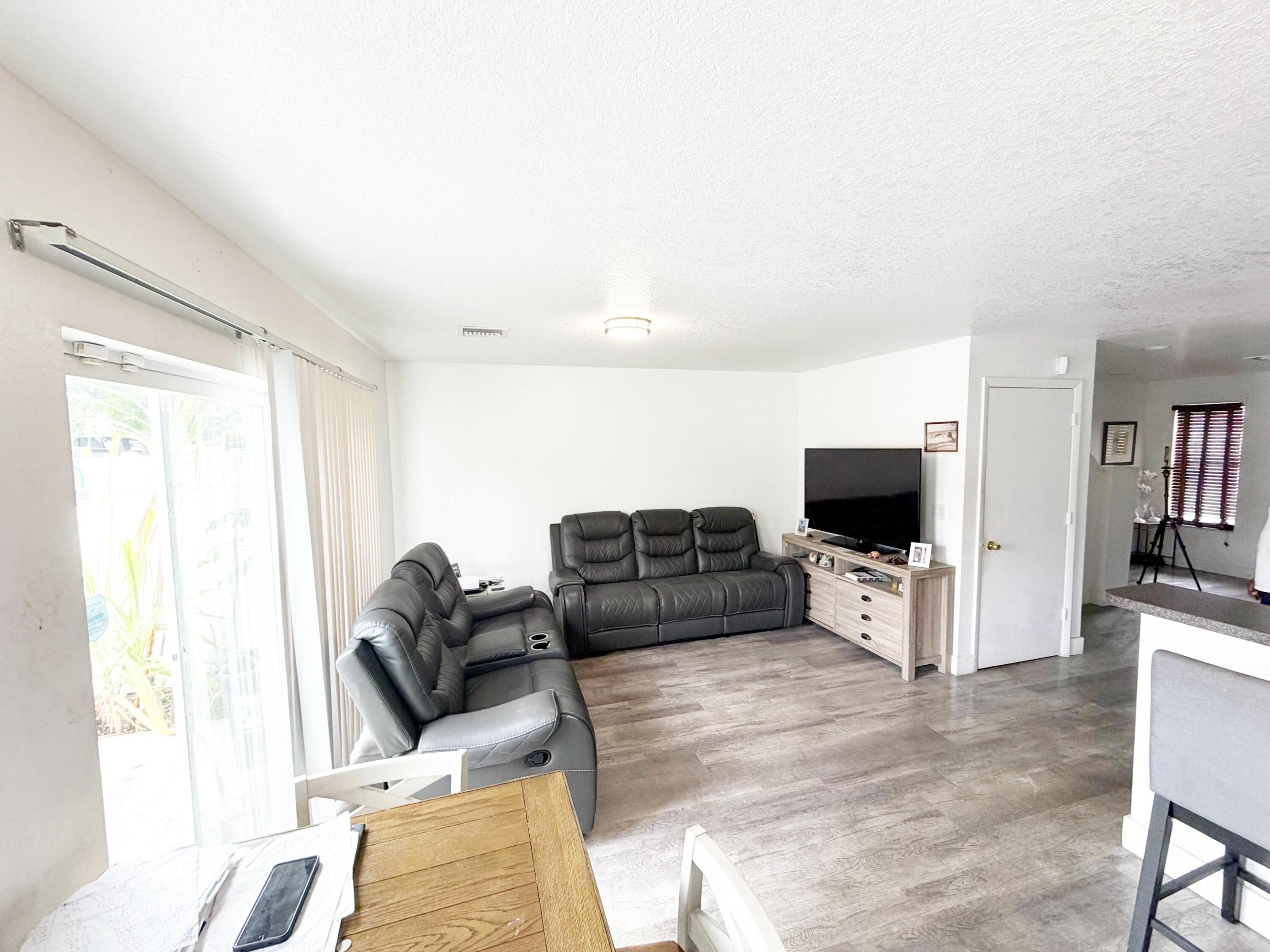 FORDS MANOR - Residential