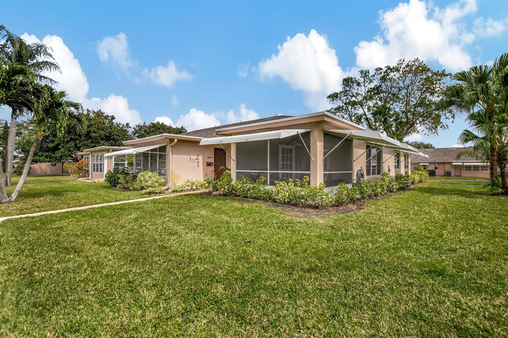 Photo of 1275 High Point Place S #D, Delray Beach, FL 33445 (MLS # R10962488)