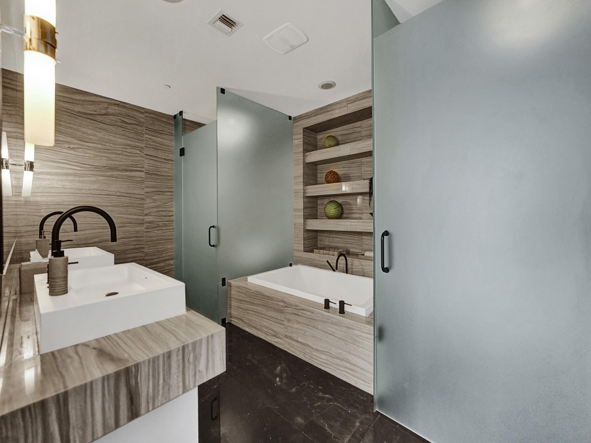 AUBERGE - Residential