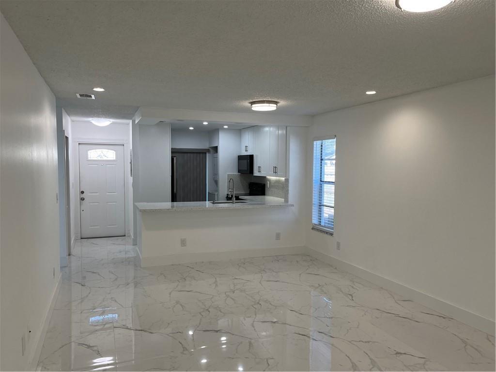 LAKEWOOD EAST SEC 1 - Residential Lease