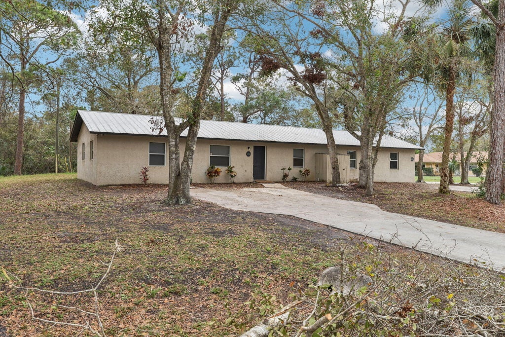 Photo of 5100 Sanibel Avenue, Fort Pierce, FL 34951 (MLS # R11066559)