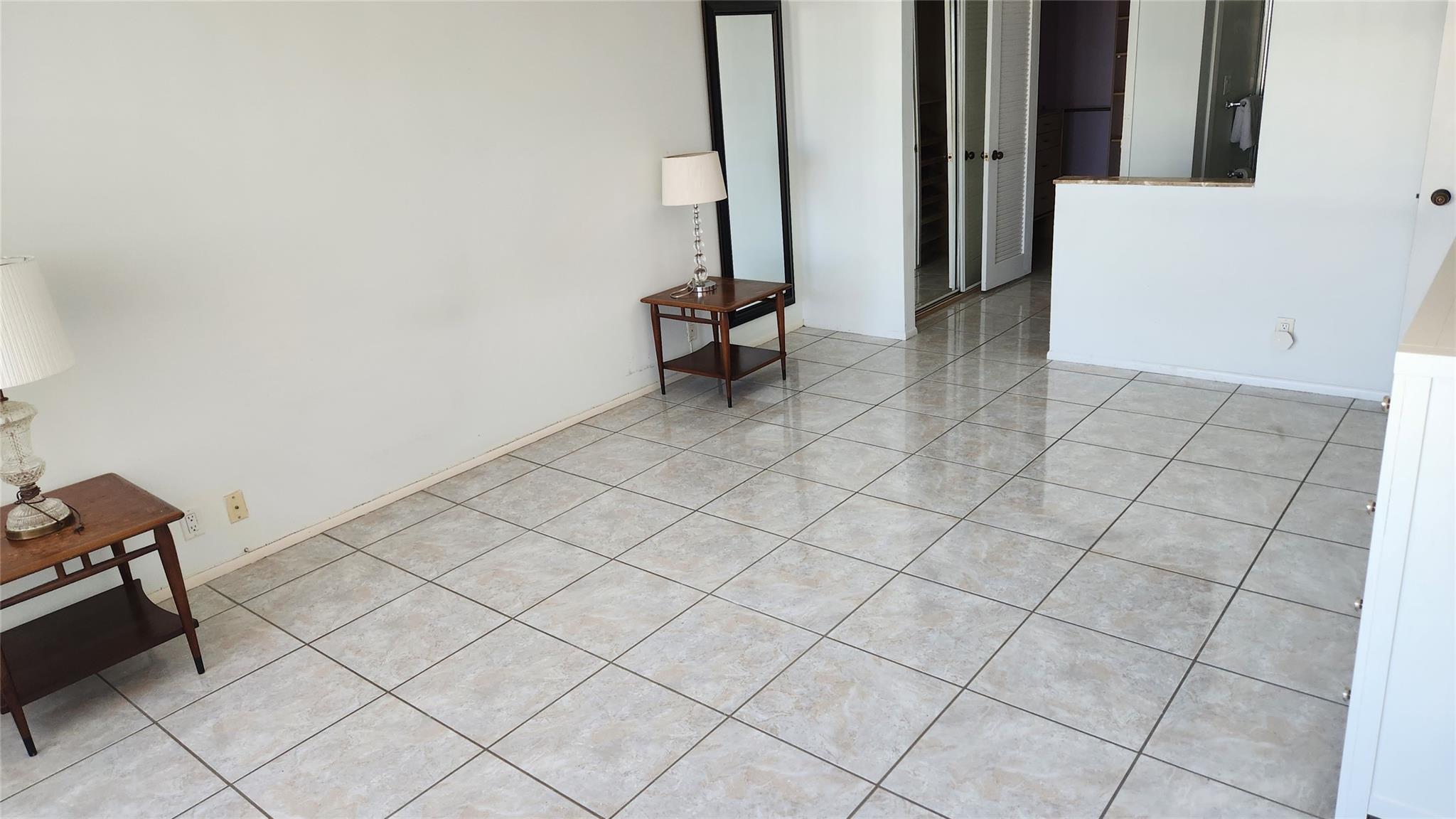 PARLIAMENT HOUSE CONDO - Residential Lease