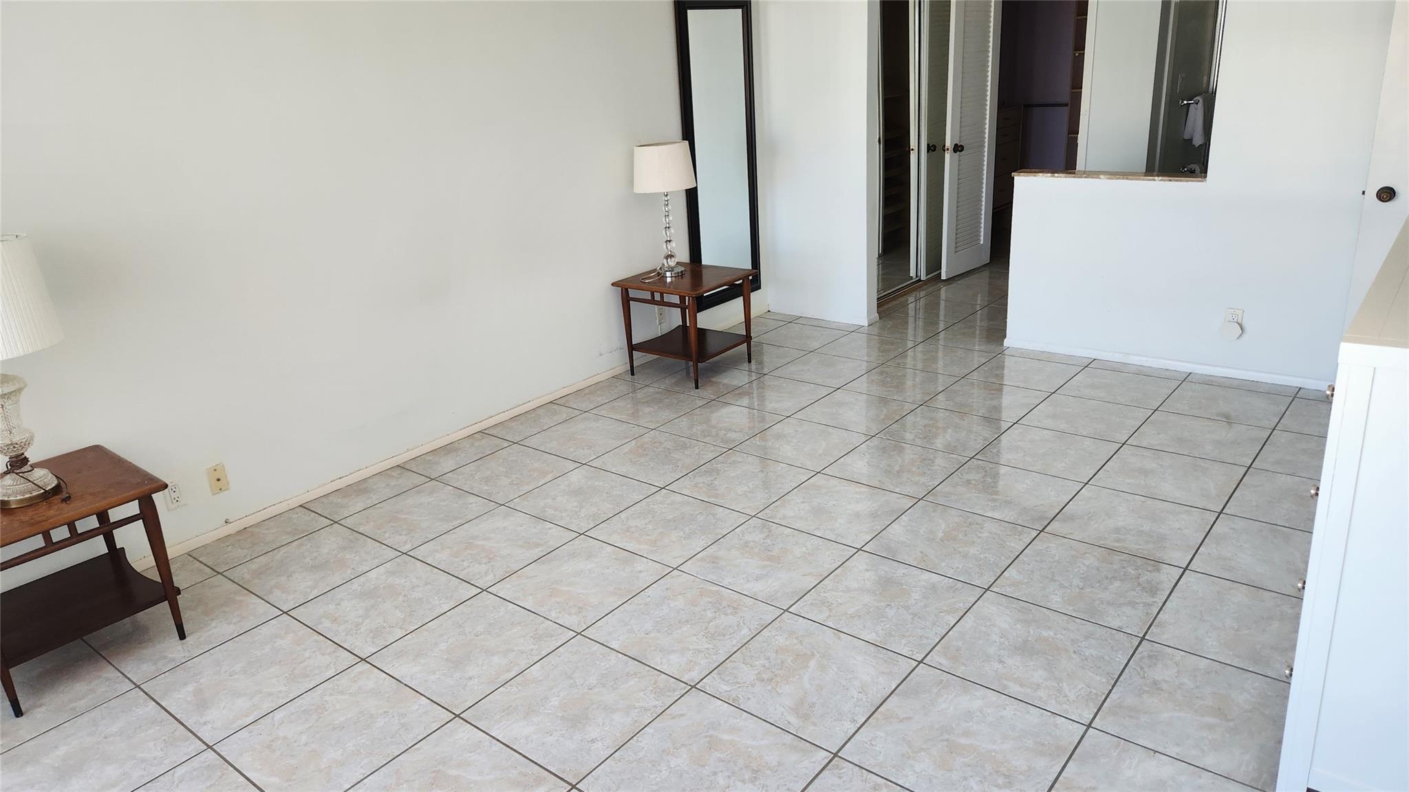 PARLIAMENT HOUSE CONDO - Residential Lease