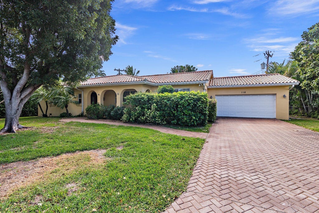 Photo of 118 Linda Lane, West Palm Beach, FL 33405 (MLS # B26038884)